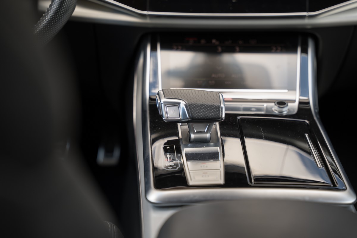 Audi Q7
 3.0 TDI S line QUATTRO
