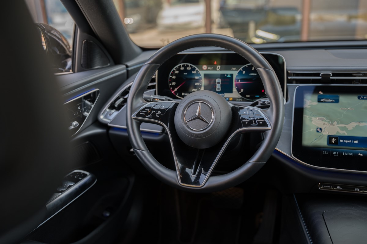 Mercedes-Benz E-Class
 220d Luxury Line