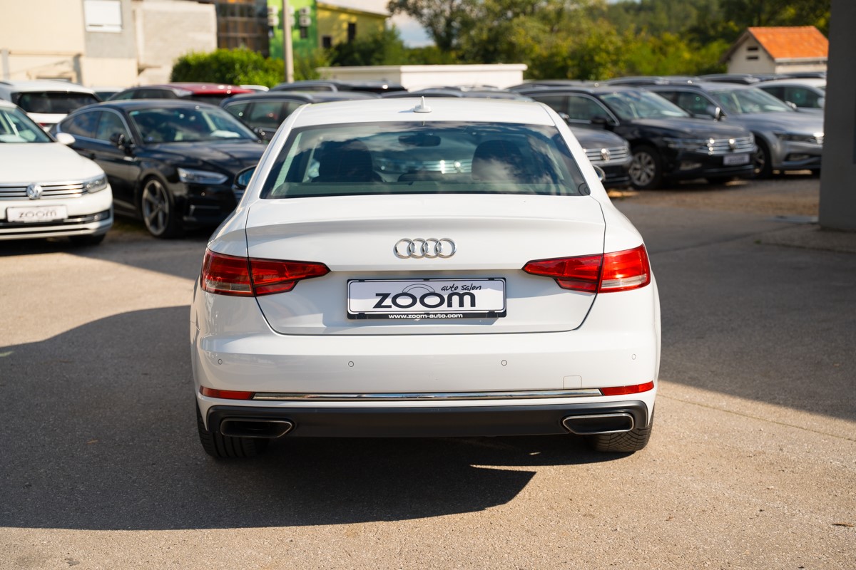 Audi A4
 35 TDI S-Tronic