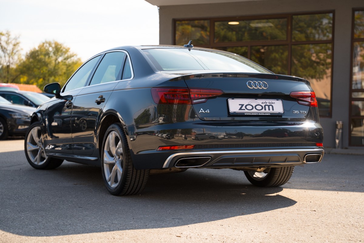 Audi A4
 2.0 TDI S line