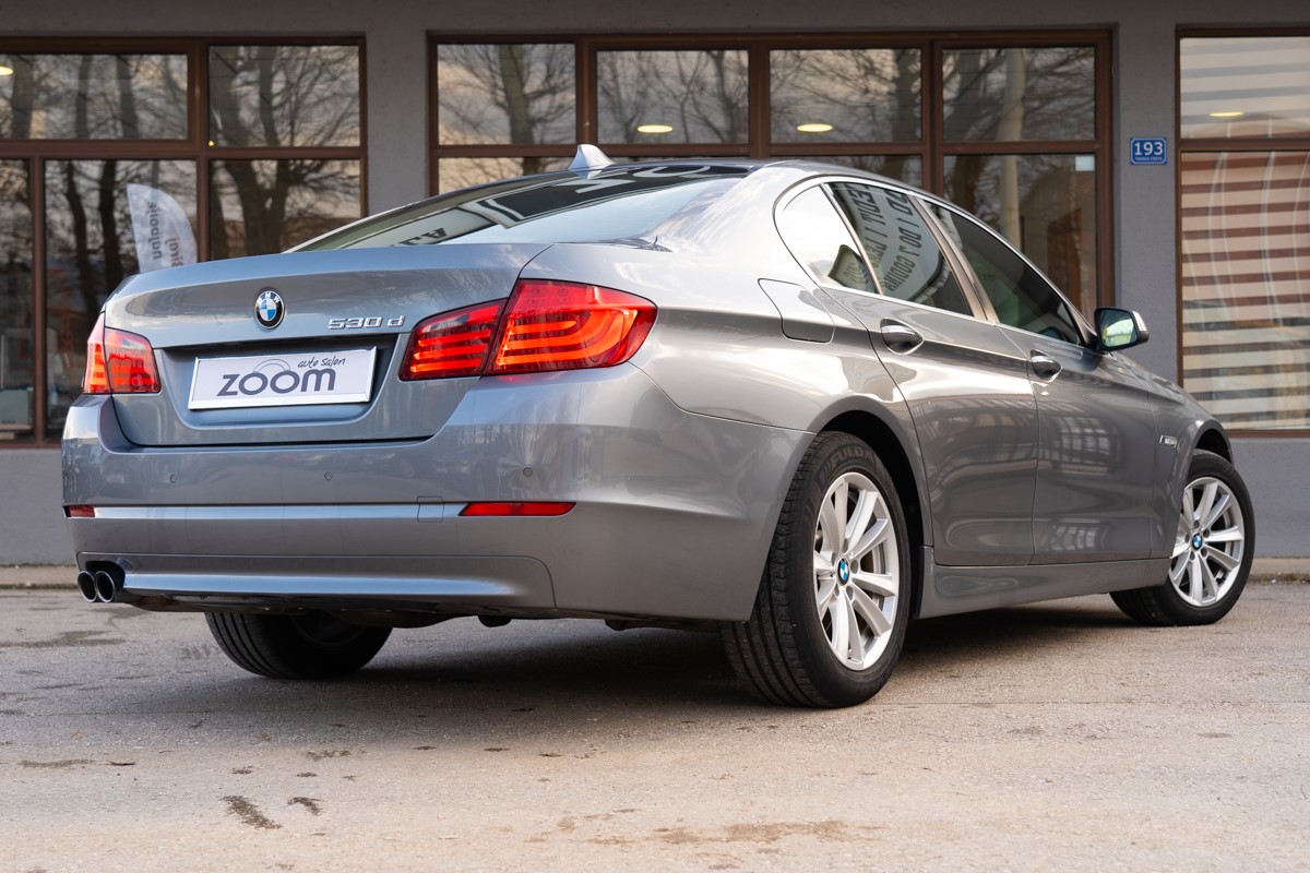 BMW
 5-Series 530d