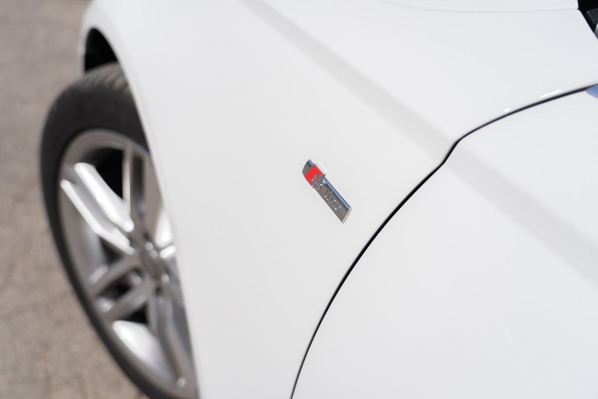Audi A6
 2,0 TDI S-line