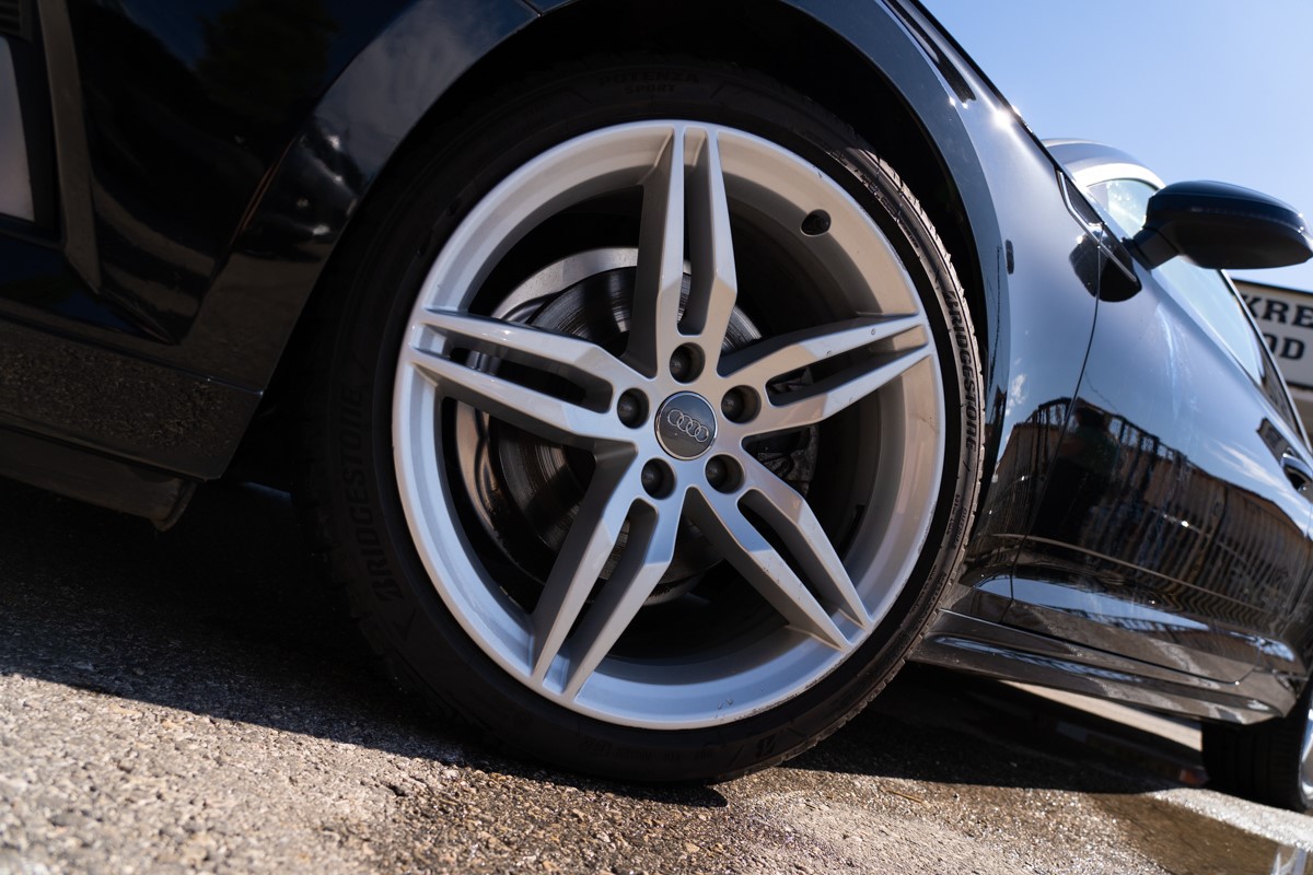 Audi A5
 2.0 TDi Sportline