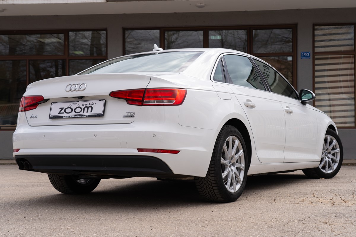 Audi A4
 2.0 TDi S-tronic Quattro Business Line