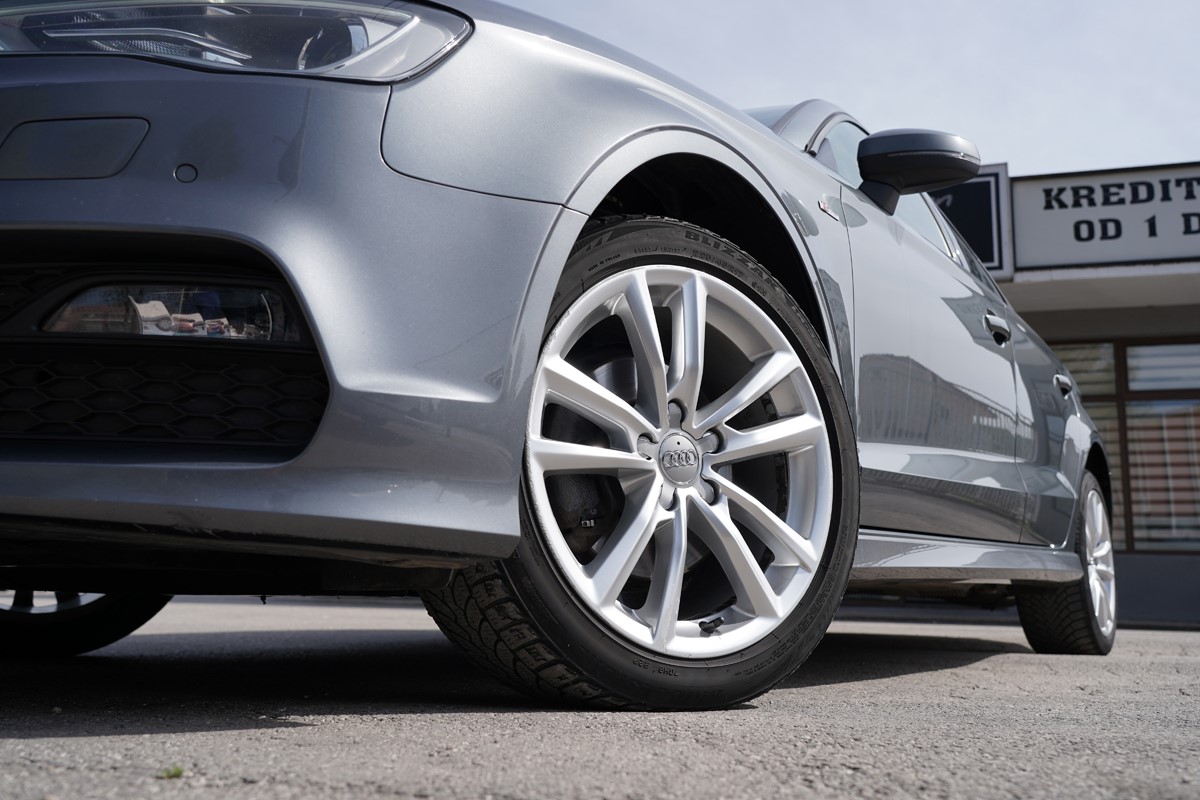 Audi A3
 1.6 TDI S-line Berline