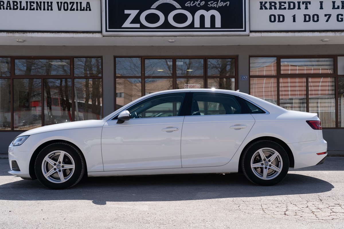 Audi A4
 2.0 TDi Ultra S-tronic Business