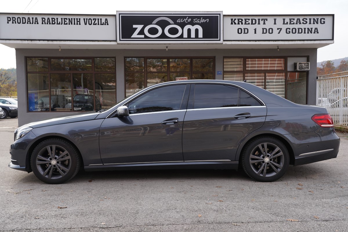 Mercedes-Benz E-Class
 E 220 BLUETEC