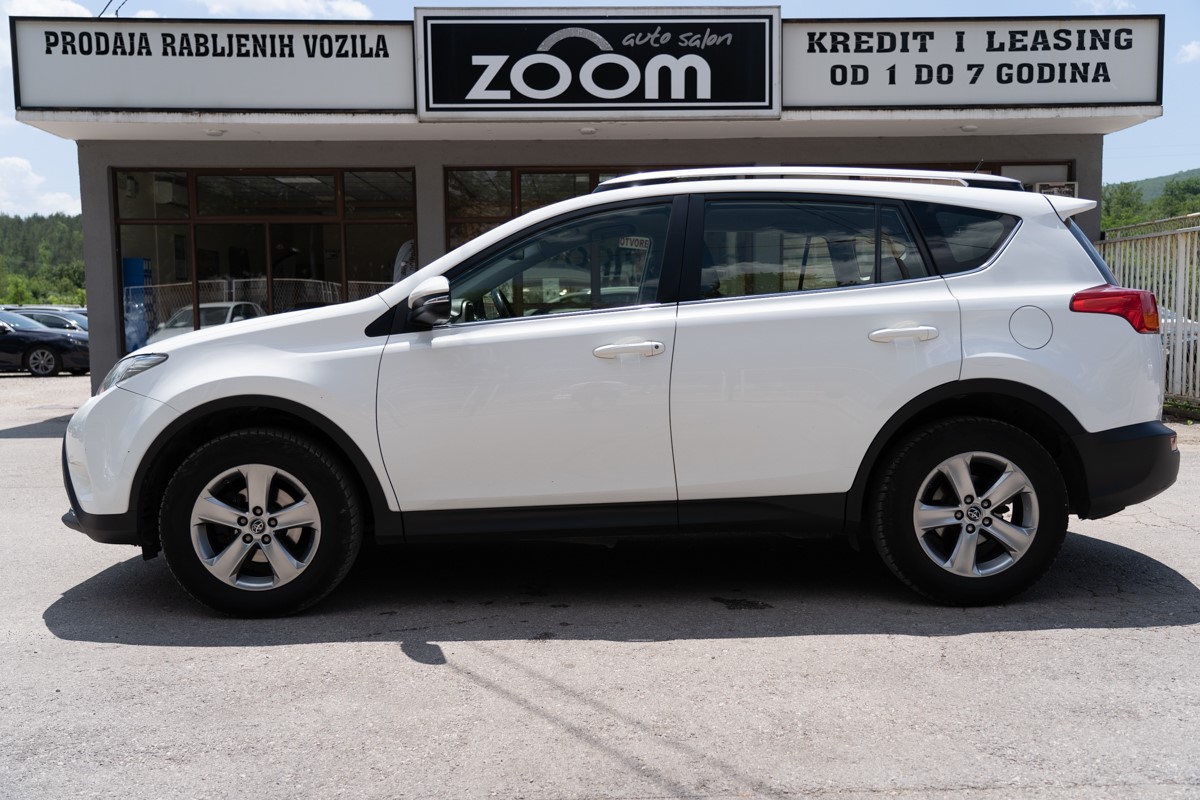 Toyota
 RAV4
 2,0 4x4