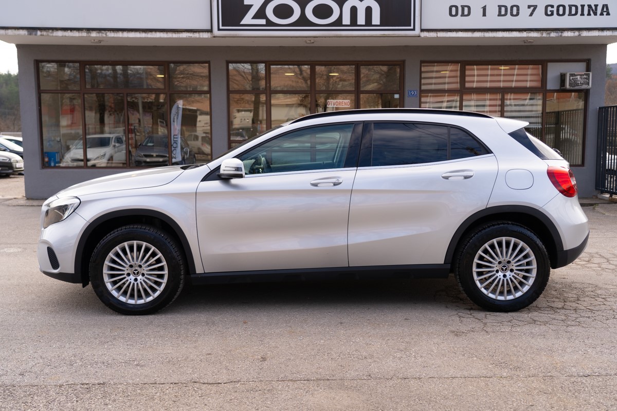 Mercedes-Benz GLA 200 D STOCK