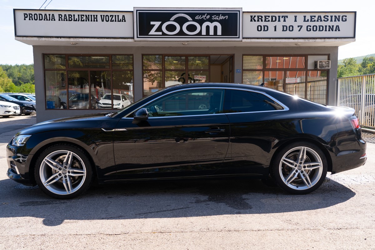 Audi A5
 2.0 TDi Sportline