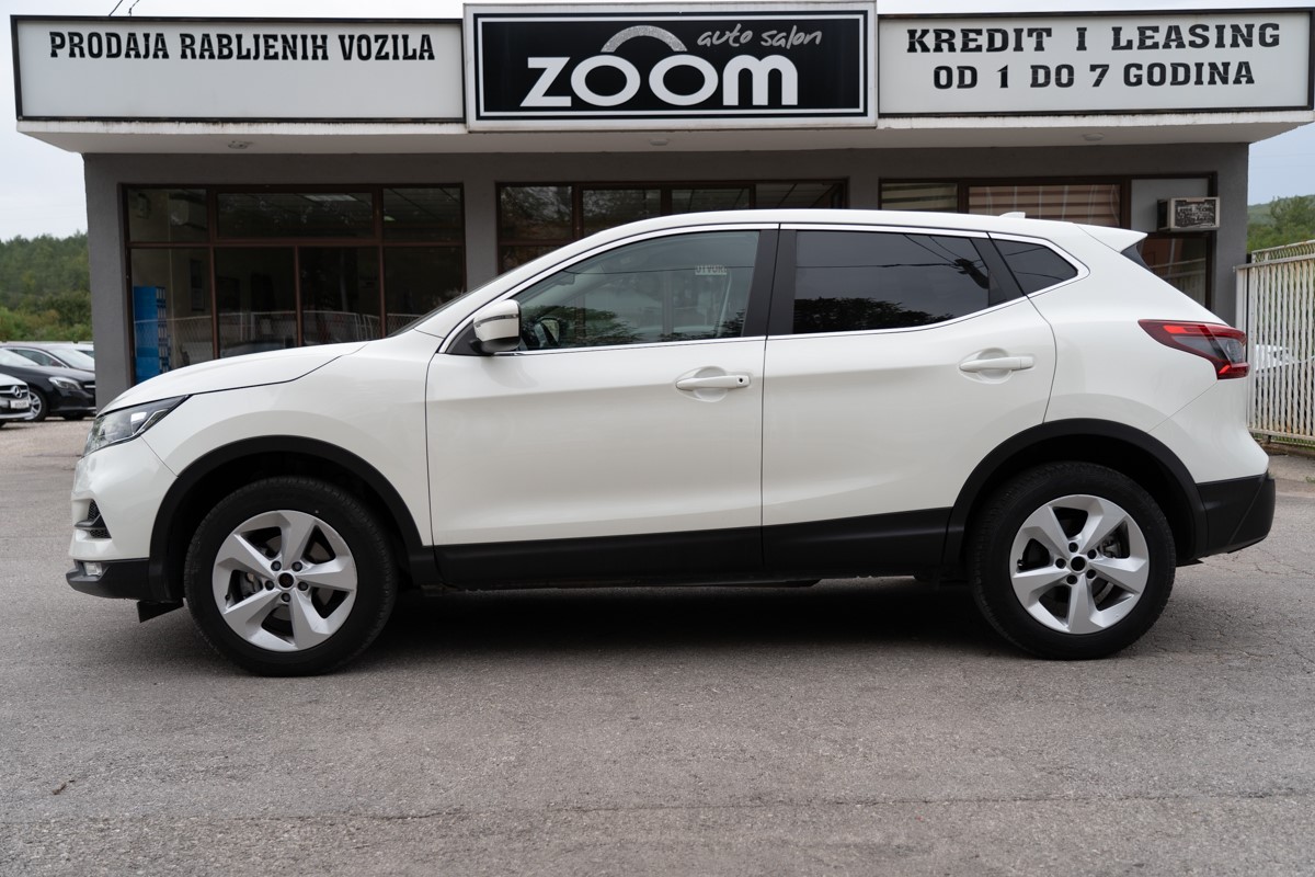 Nissan
 Qashqai 1,5 DCI