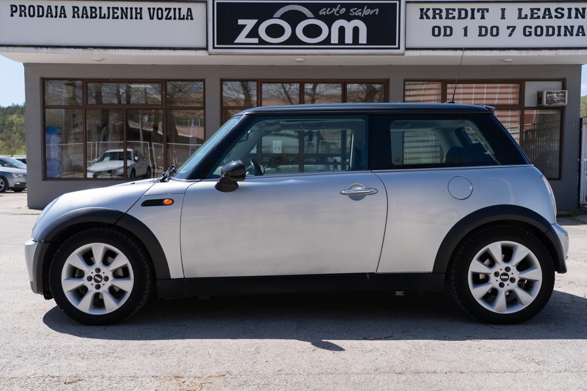 MINI
 Cooper 
 1,6 Benzin