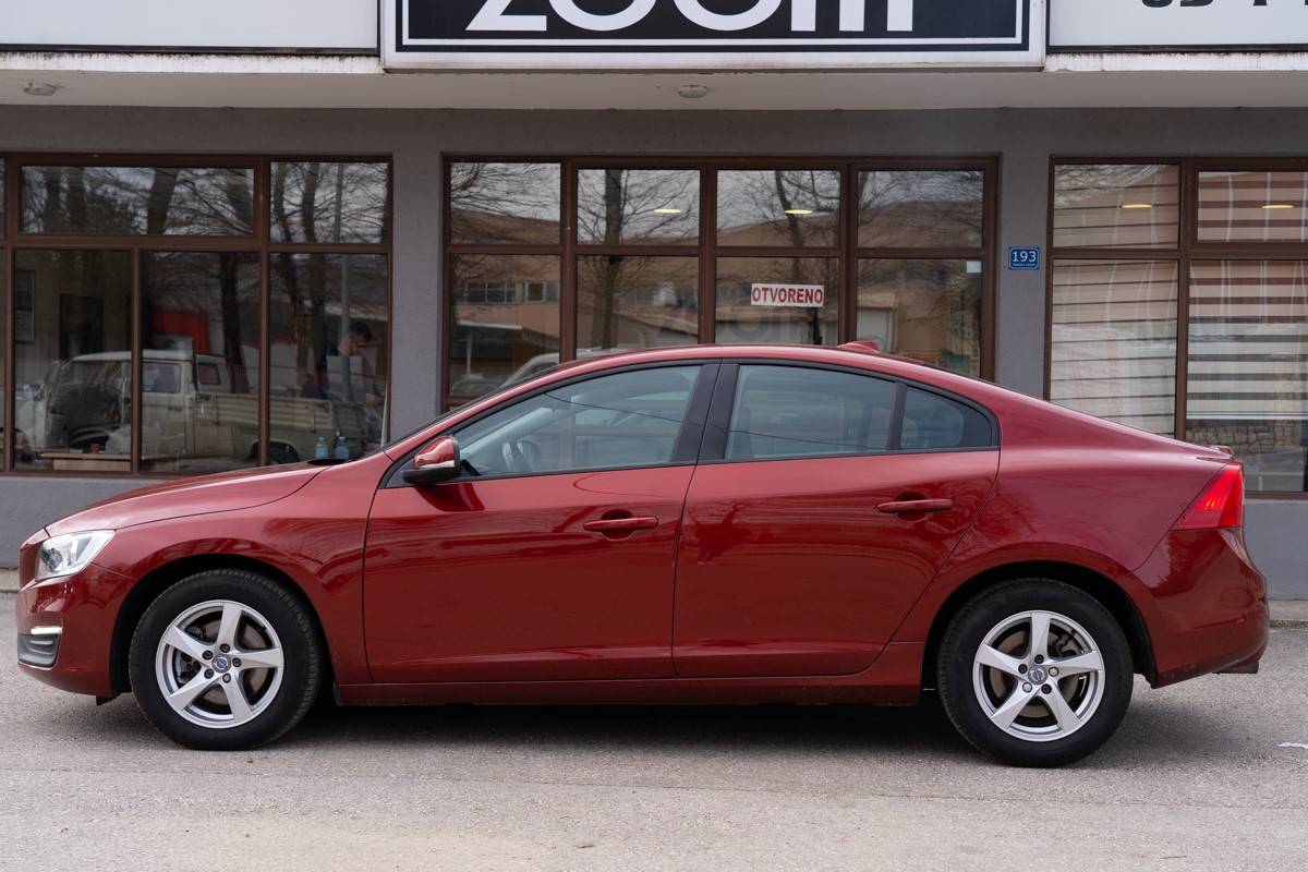 Volvo
 S60
 2.0D D2 Kinetic Business
