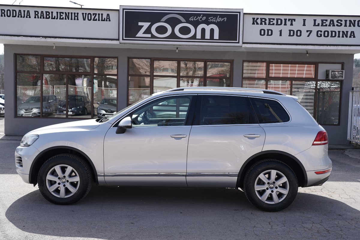 Volkswagen Touareg
 3.0 TDI 4 MOTION