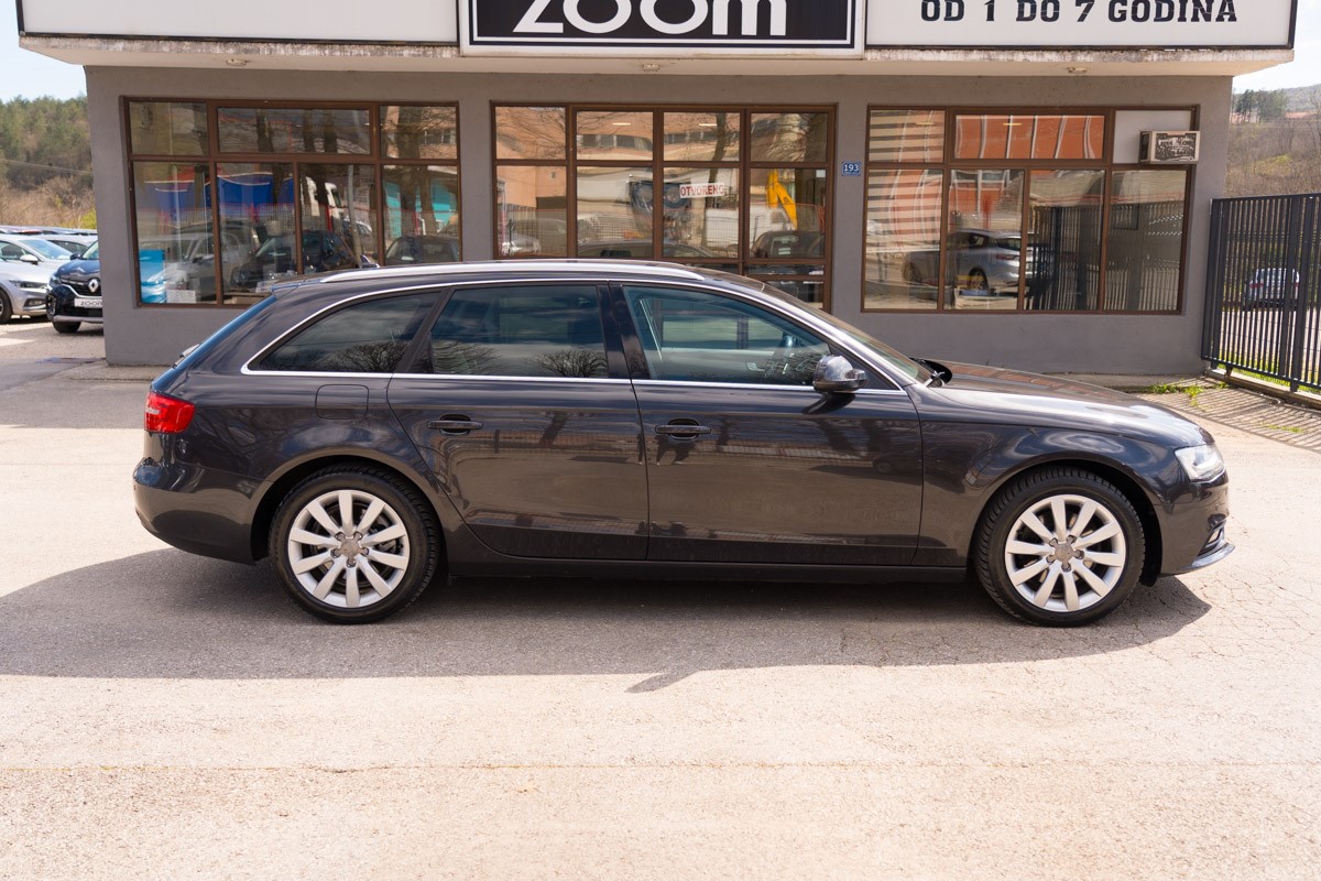 Audi A4
 2.0 TDI Quattro