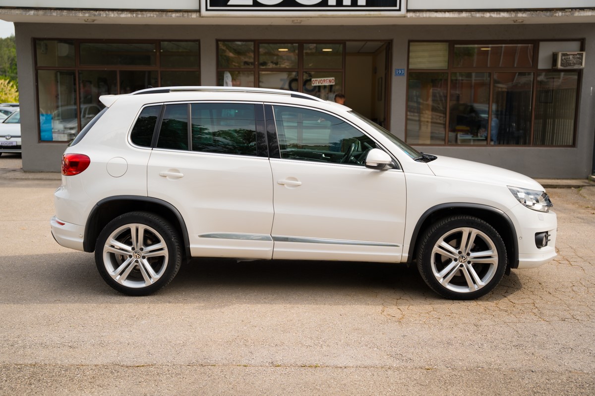 Volkswagen Tiguan
 2.0 TDI DSG R-Line 4MOTION