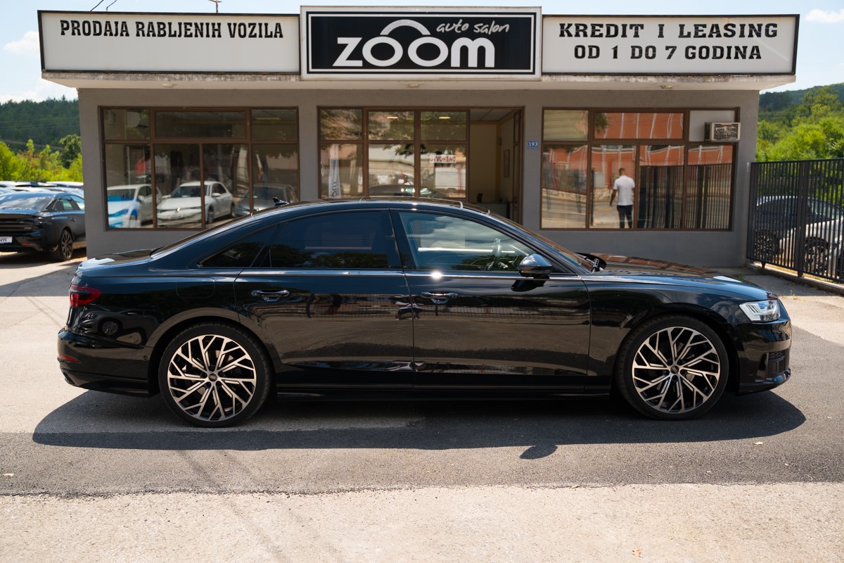 Audi A8
 3.0 TDI S line QUATTRO
