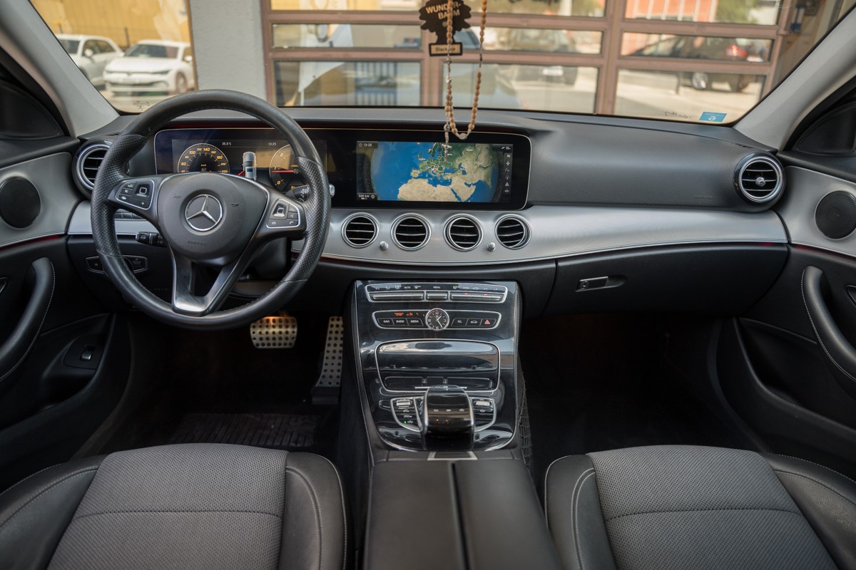 Mercedes-Benz E-Class
 220 D AMG