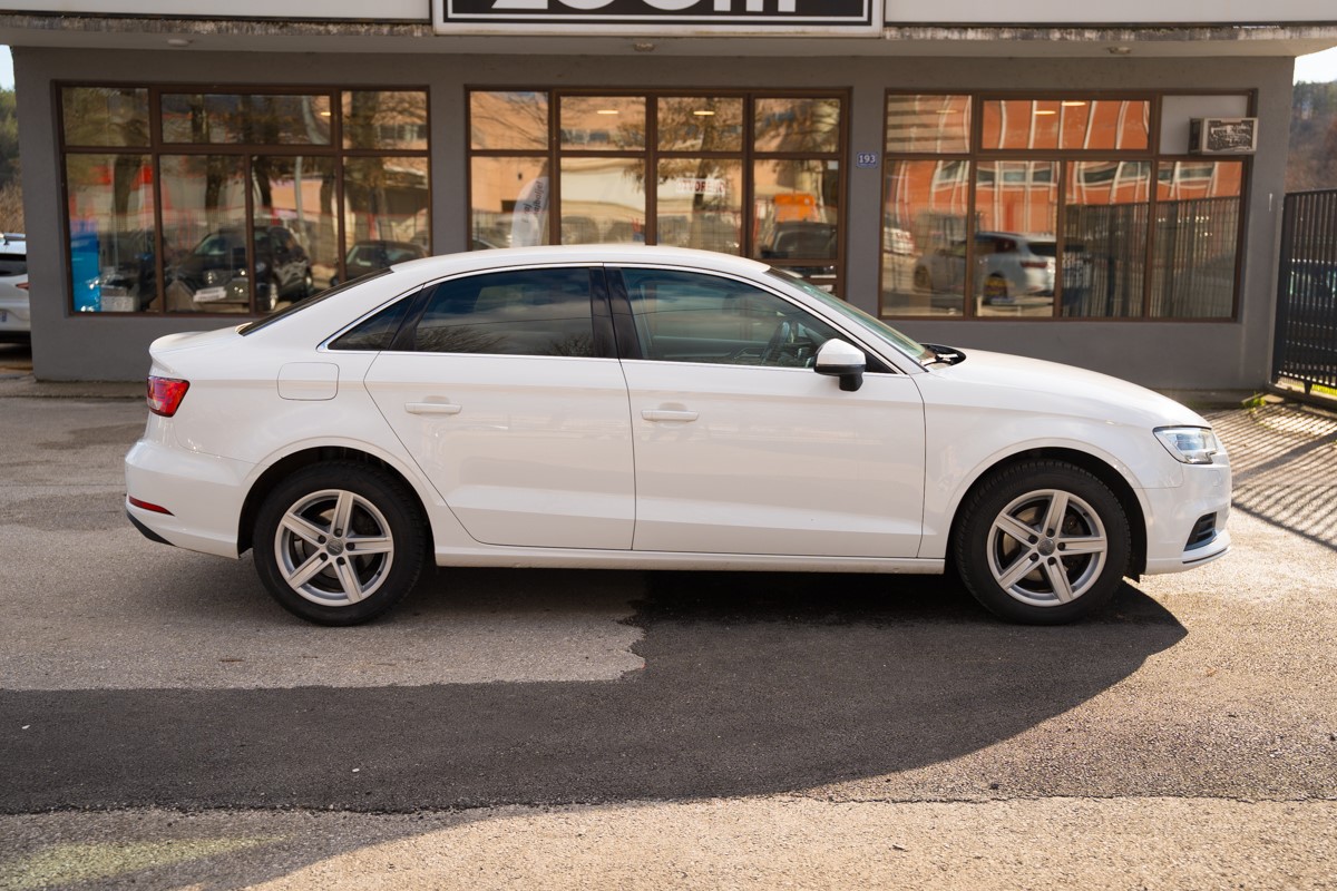 Audi A3
 1.6 TDI S-tronic