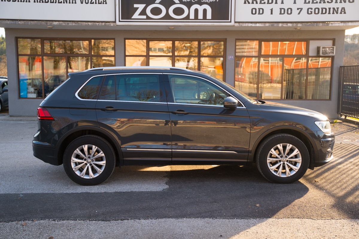 Volkswagen Tiguan
 2.0 TDI DSG 4MOTION