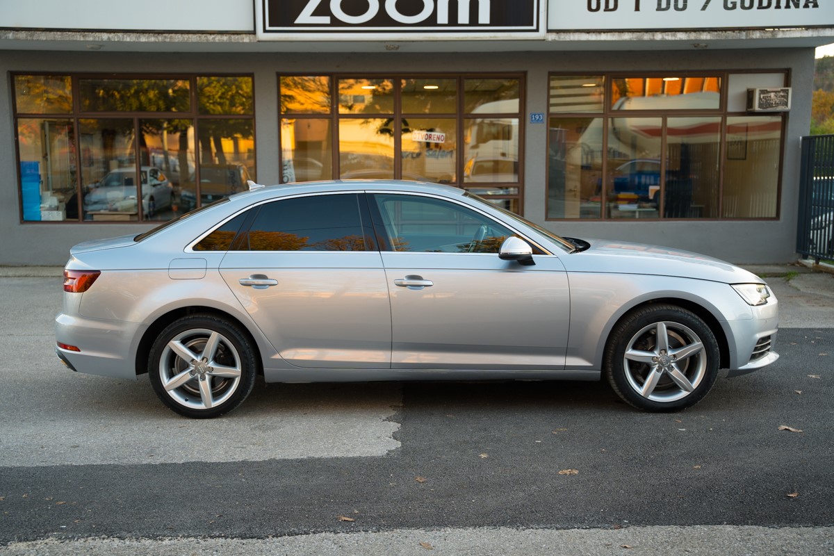 Audi A4
 35 TDI S-tronic Bussines Line