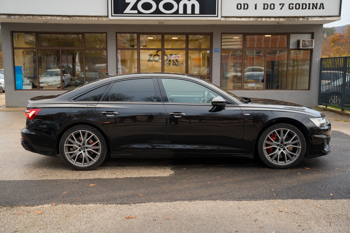 Audi A6
 55 TFSI E S line QUATTRO