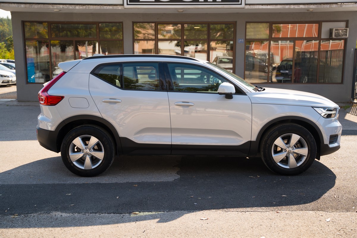 Volvo
 XC40 2.0 D