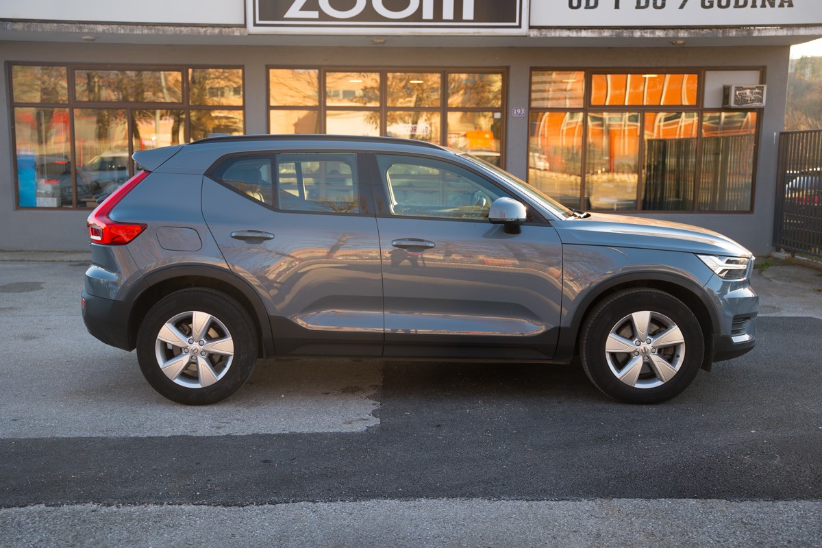 Volvo
 XC40 2.0 D D3