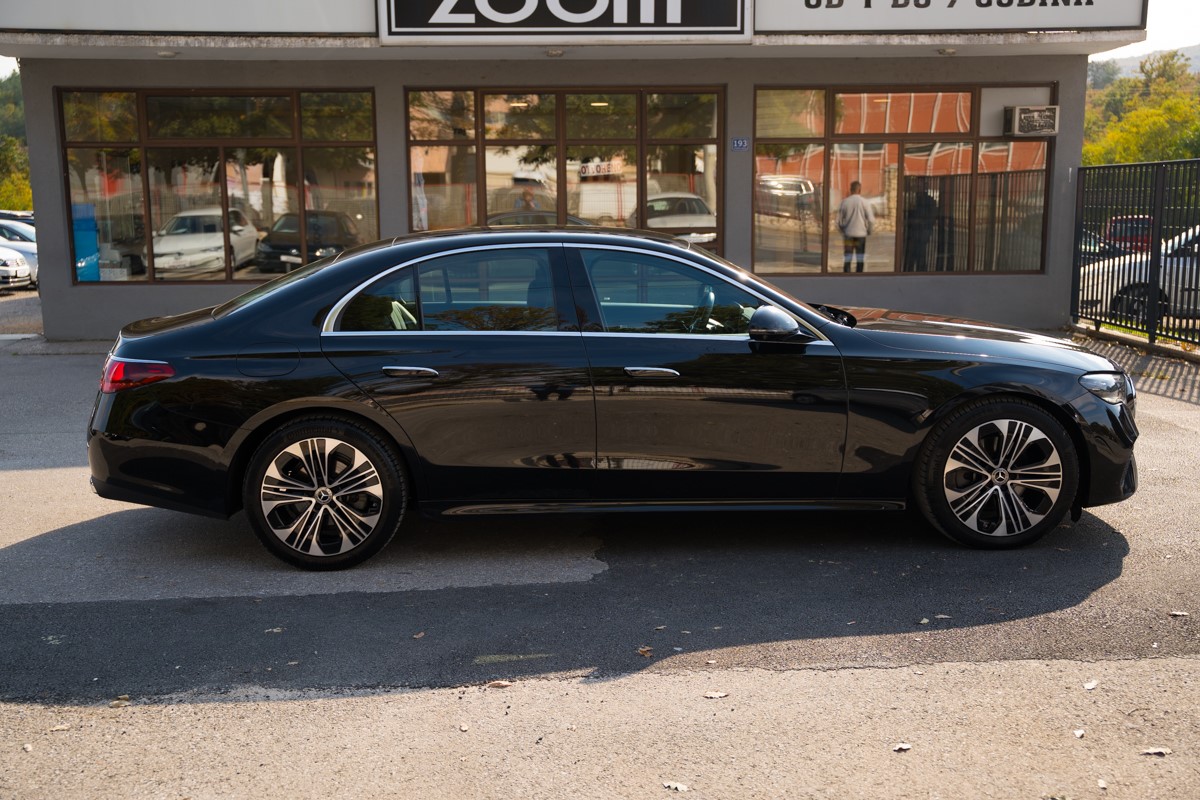 Mercedes-Benz E-Class
 220d Luxury Line