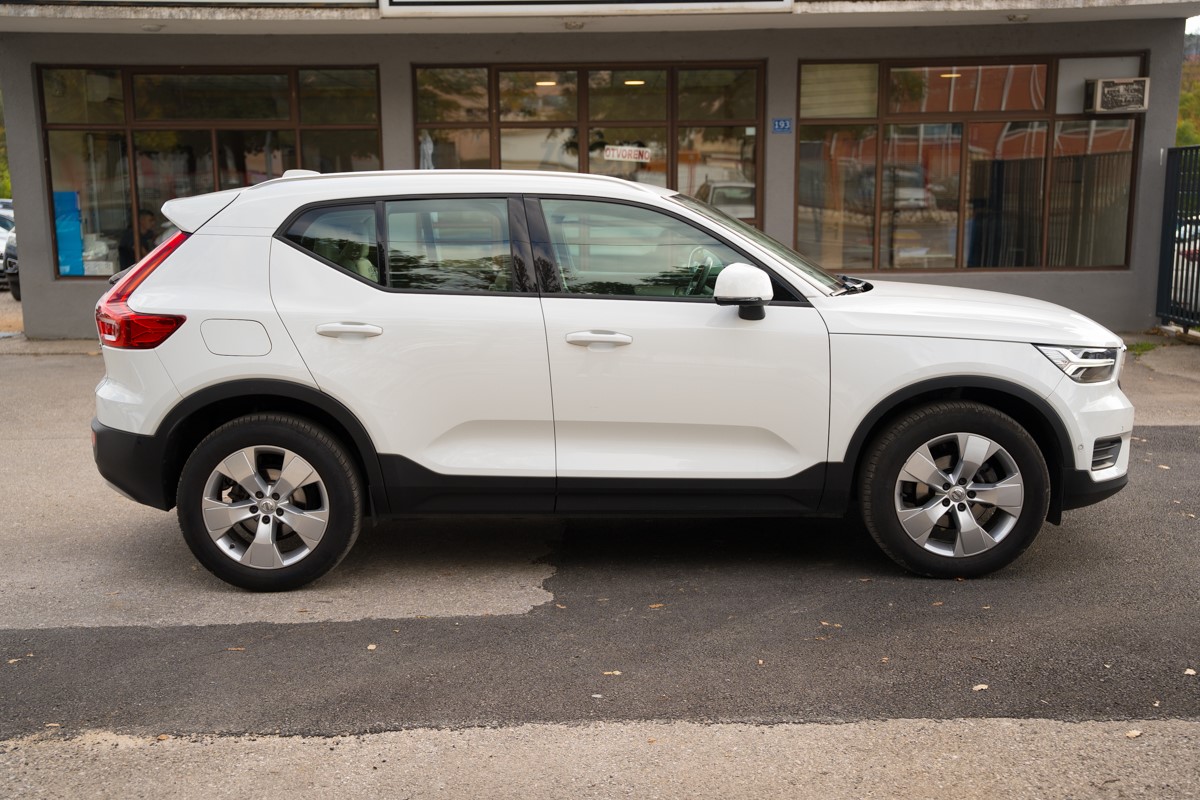 Volvo
 XC40 2.0 D