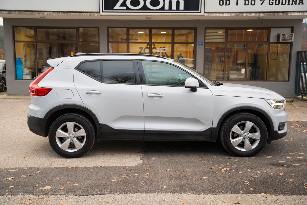 Volvo
 XC40 2.0 D D3