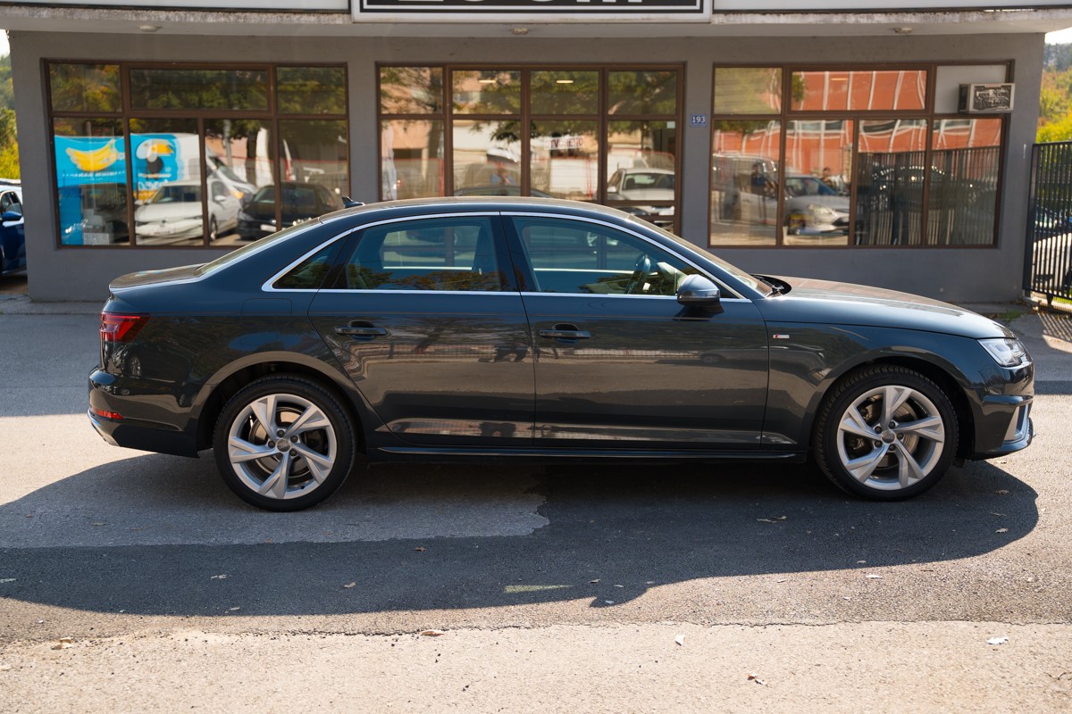 Audi A4
 2.0 TDI S line