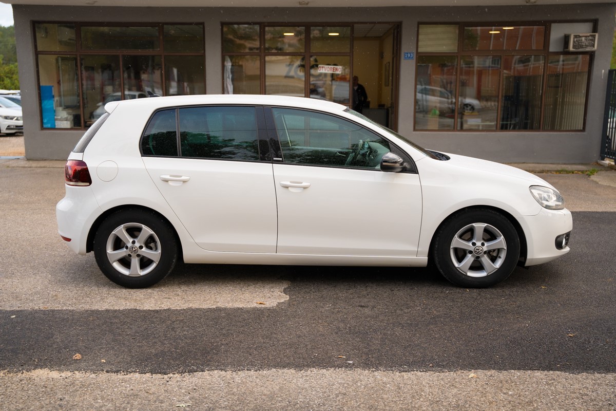 Volkswagen Golf 1.6 TDI DSG STYLE