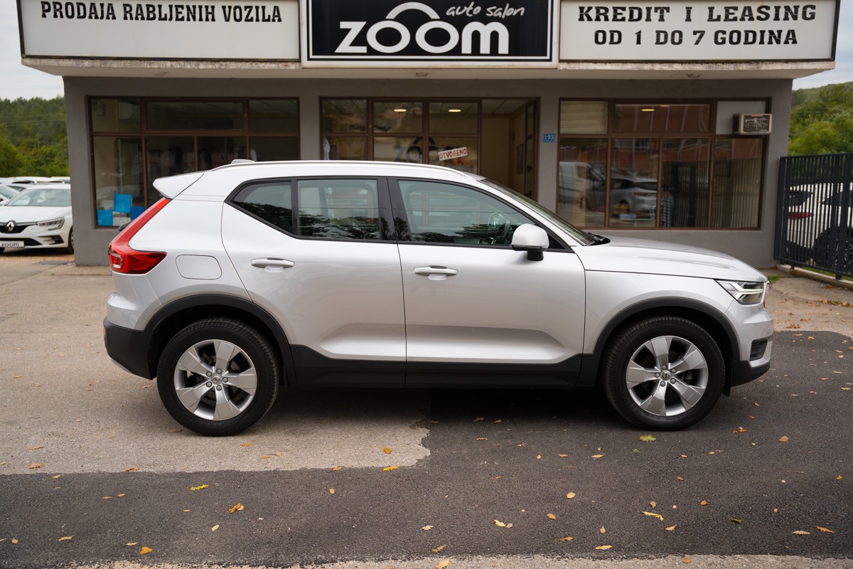 Volvo
 XC40 2.0 D D3