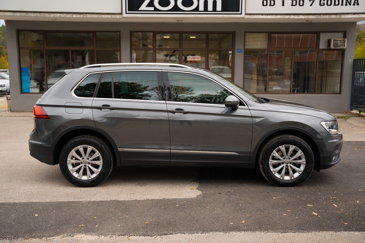 Volkswagen Tiguan
 2.0 TDI DSG 4MOTION