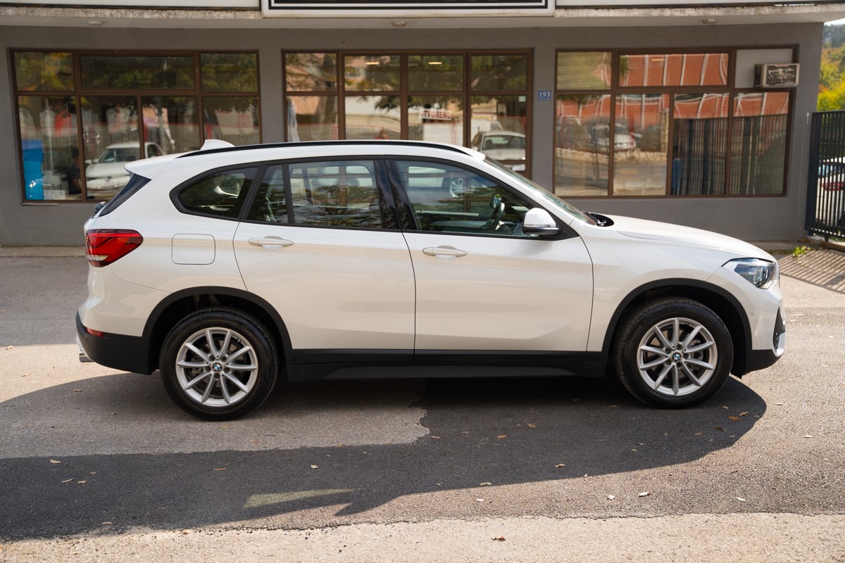 BMW
 X1 18 D sDrive
