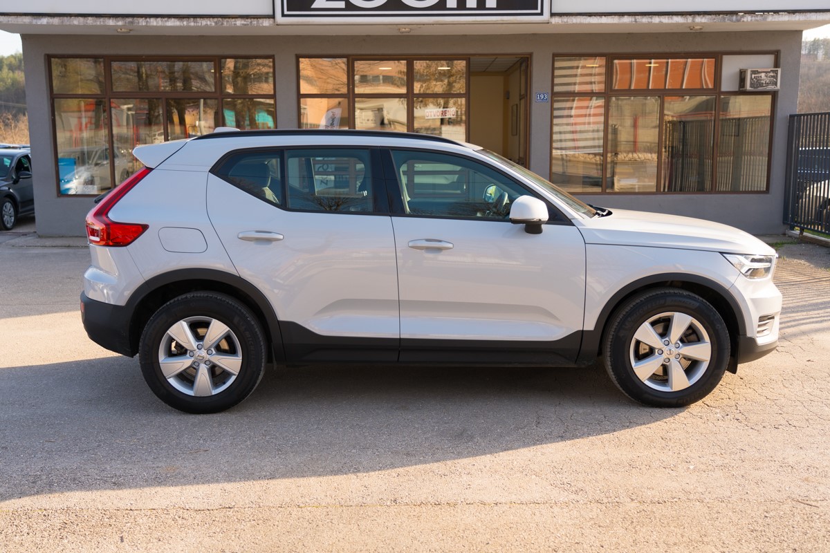 Volvo
 XC40 2.0D D3 AWD 4X4