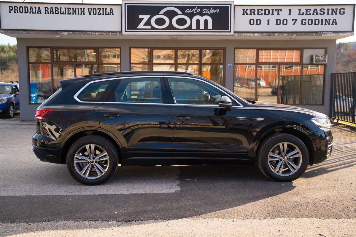 Volkswagen Touareg
 3.0 TDI R line 4MOTION