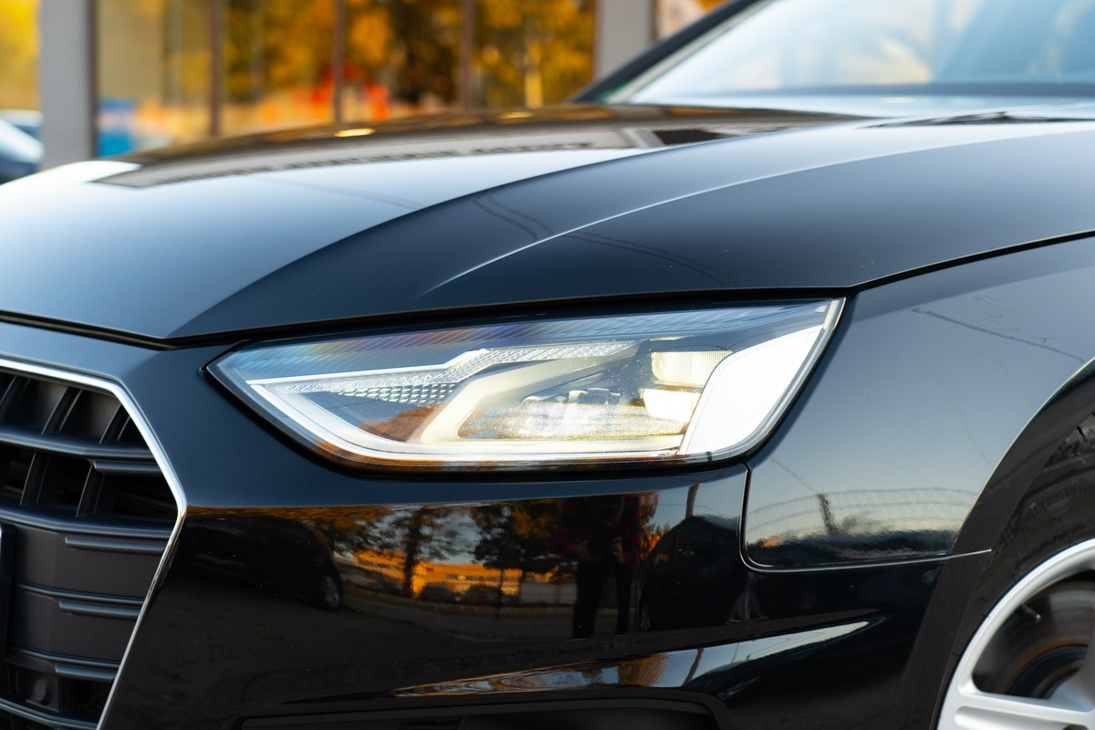 Audi A4
 30 TDI