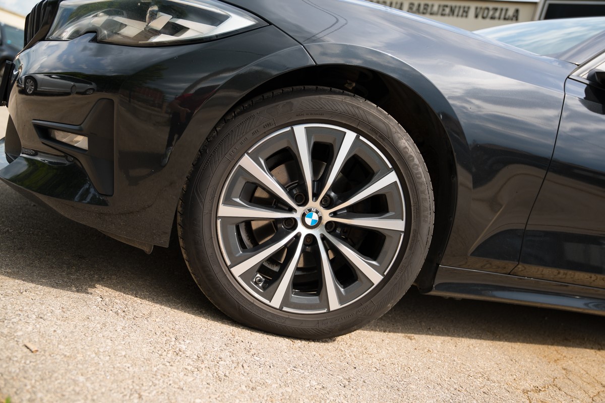 BMW
 3-Series 2.0 D