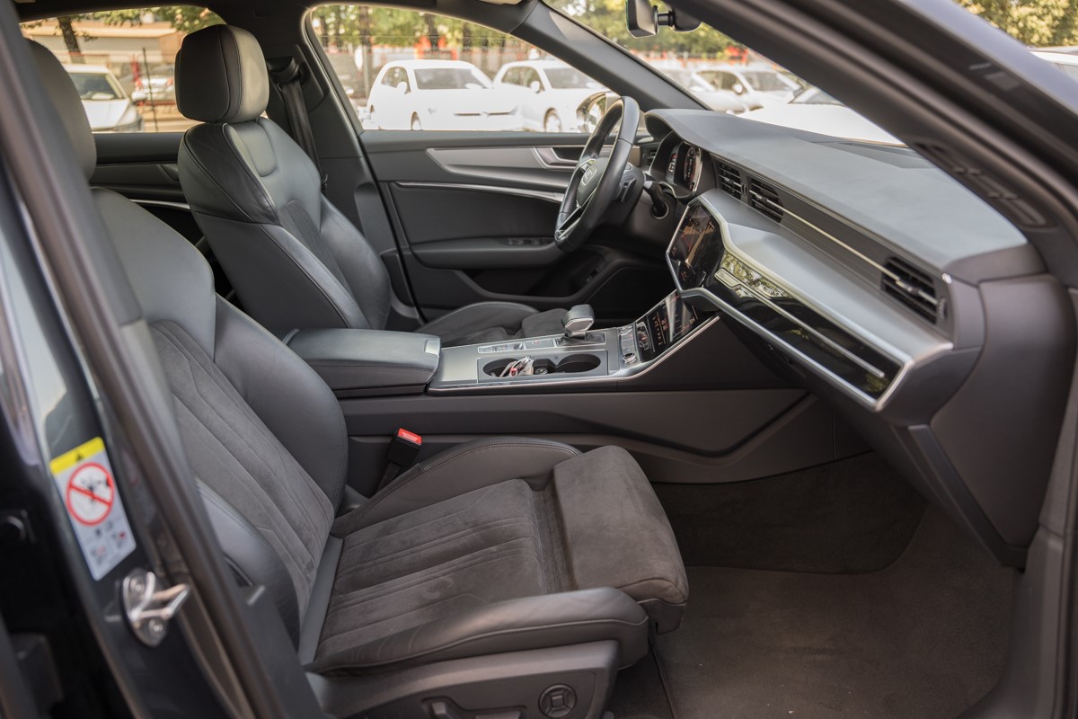 Audi A6
 2.0 TDI S line