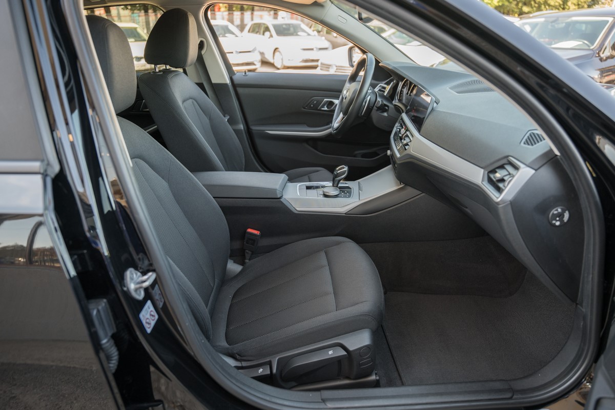 BMW
 3-Series 320 D XDrive