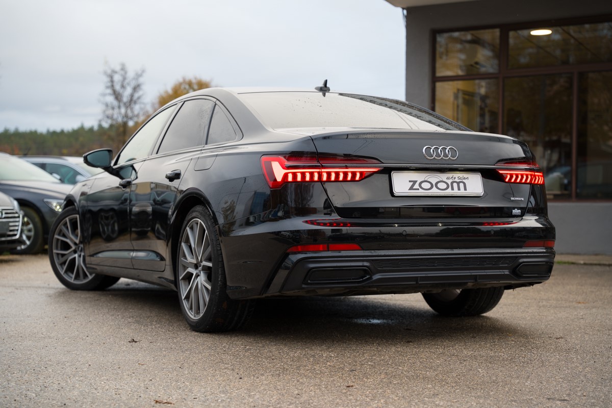 Audi A6
 55 TFSI E S line QUATTRO