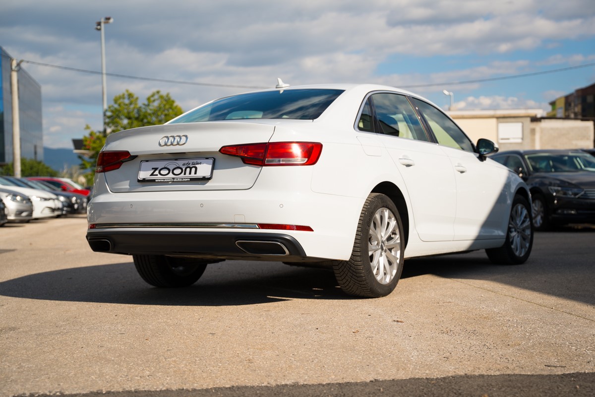 Audi A4
 35 TDI S-Tronic