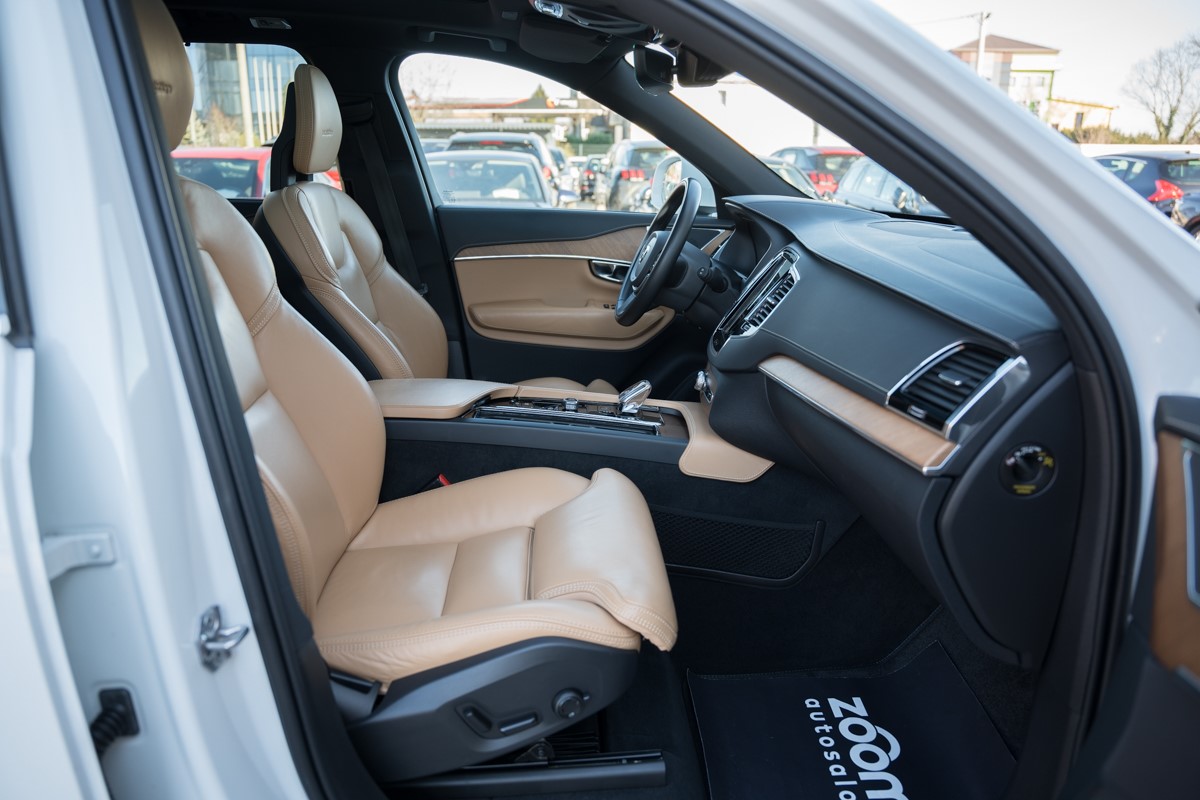 Volvo
 XC90 
 2.0 D B5 AWD Inscription 