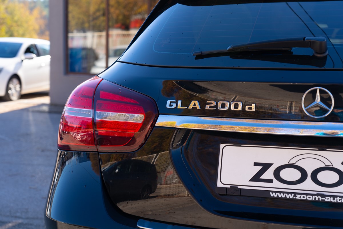 Mercedes-Benz GLA 200d Business