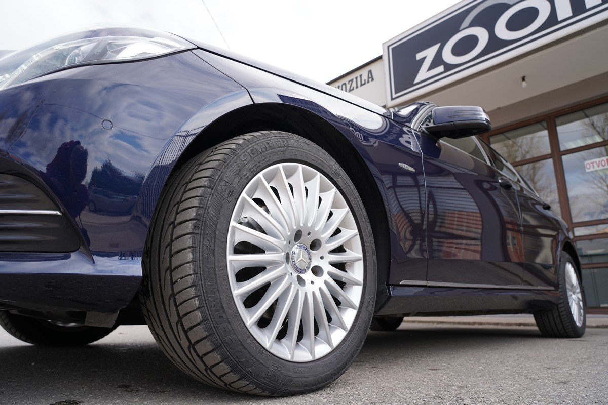 Mercedes-Benz E-Class
 220 CDI