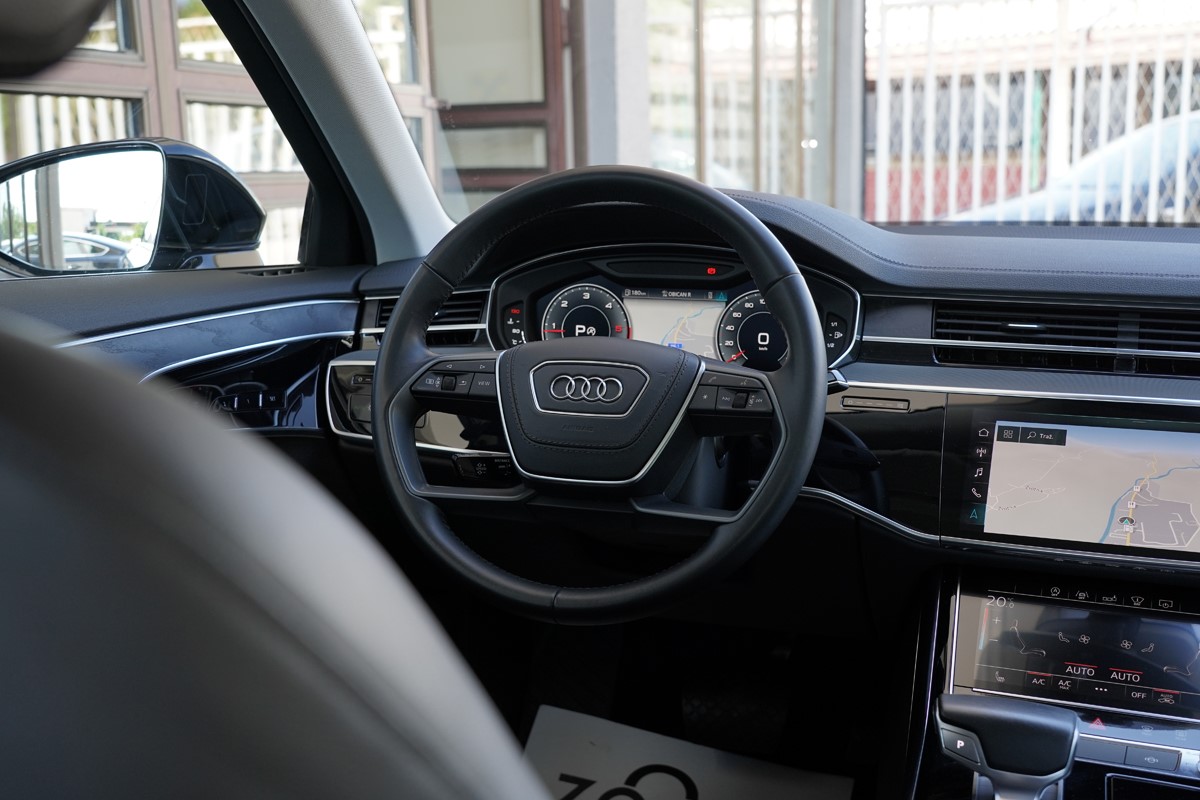 Audi A8
 50 TDI Quattro Tiptronic
