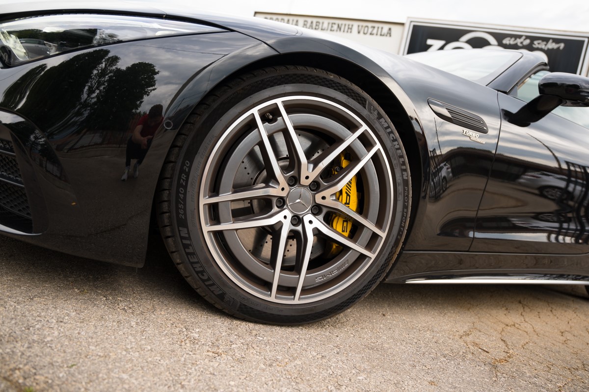 Mercedes-Benz SL-Class
 43 AMG