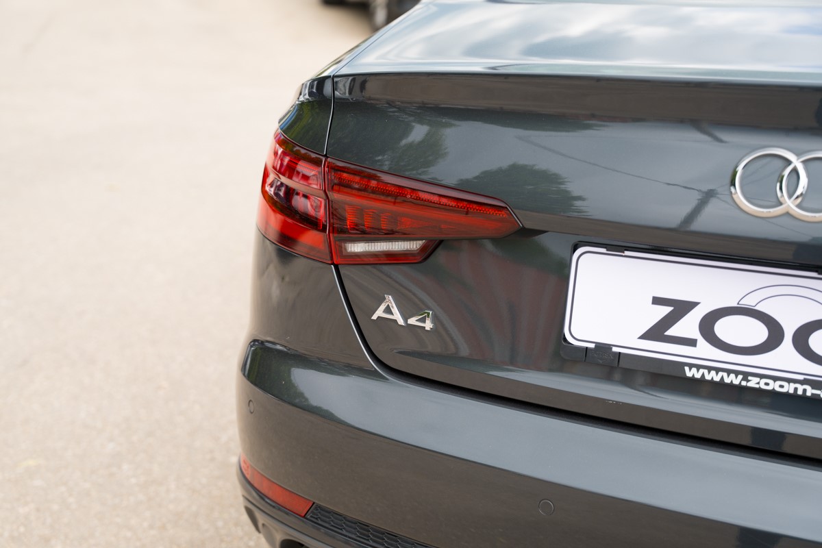 Audi A4
 2.0 TDI S line